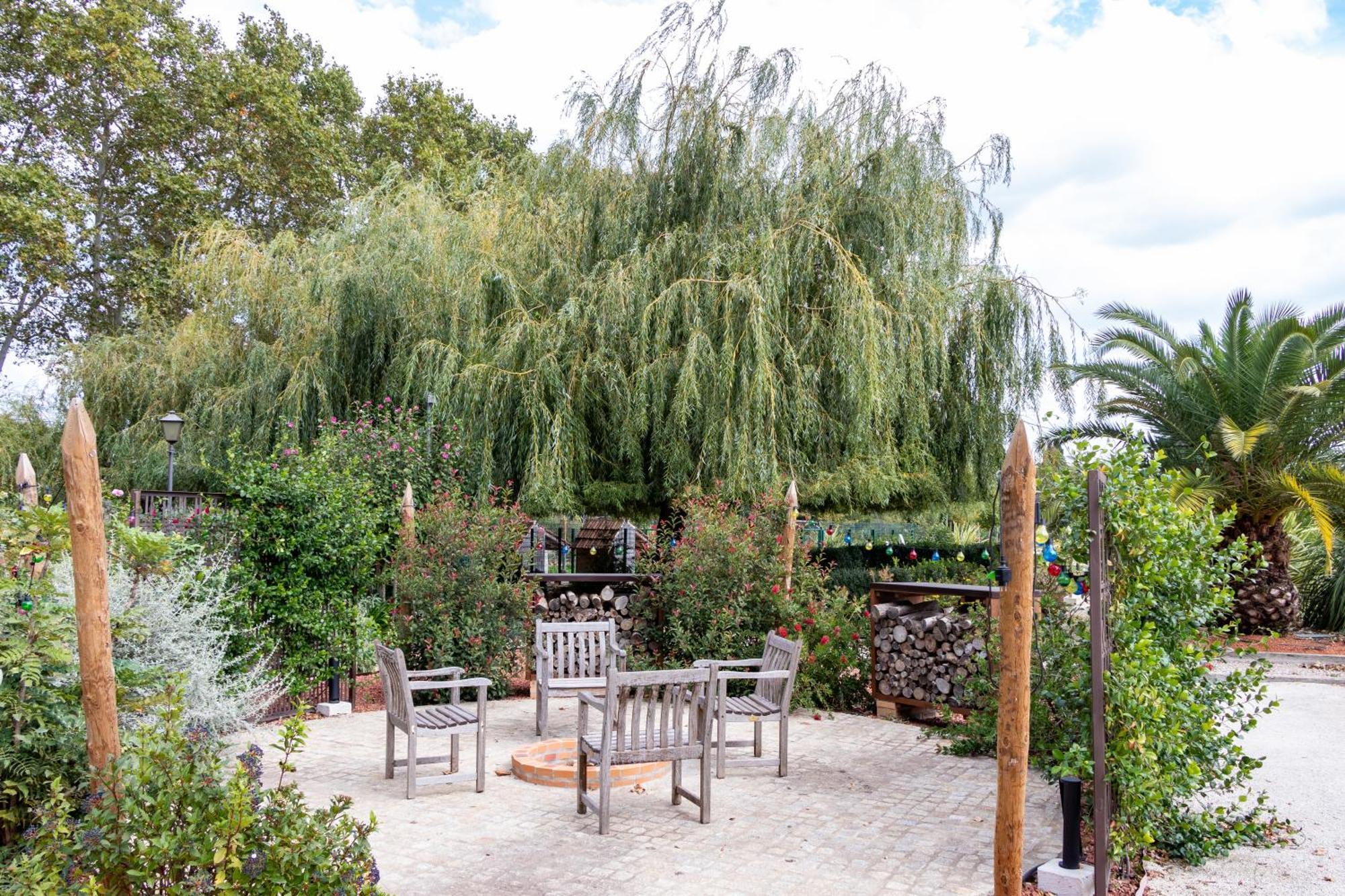 Mas Le 7 Bed & Breakfast Saint-Andiol ภายนอก รูปภาพ