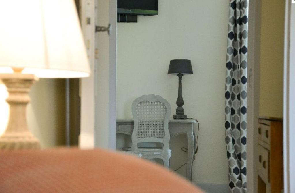 Mas Le 7 Bed & Breakfast Saint-Andiol ภายนอก รูปภาพ